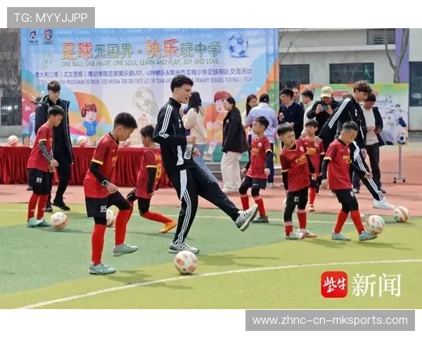 足球联赛在青训扶持中鼓励俱乐部与学校共建训练基地与课程，足球俱乐部青训发展计划